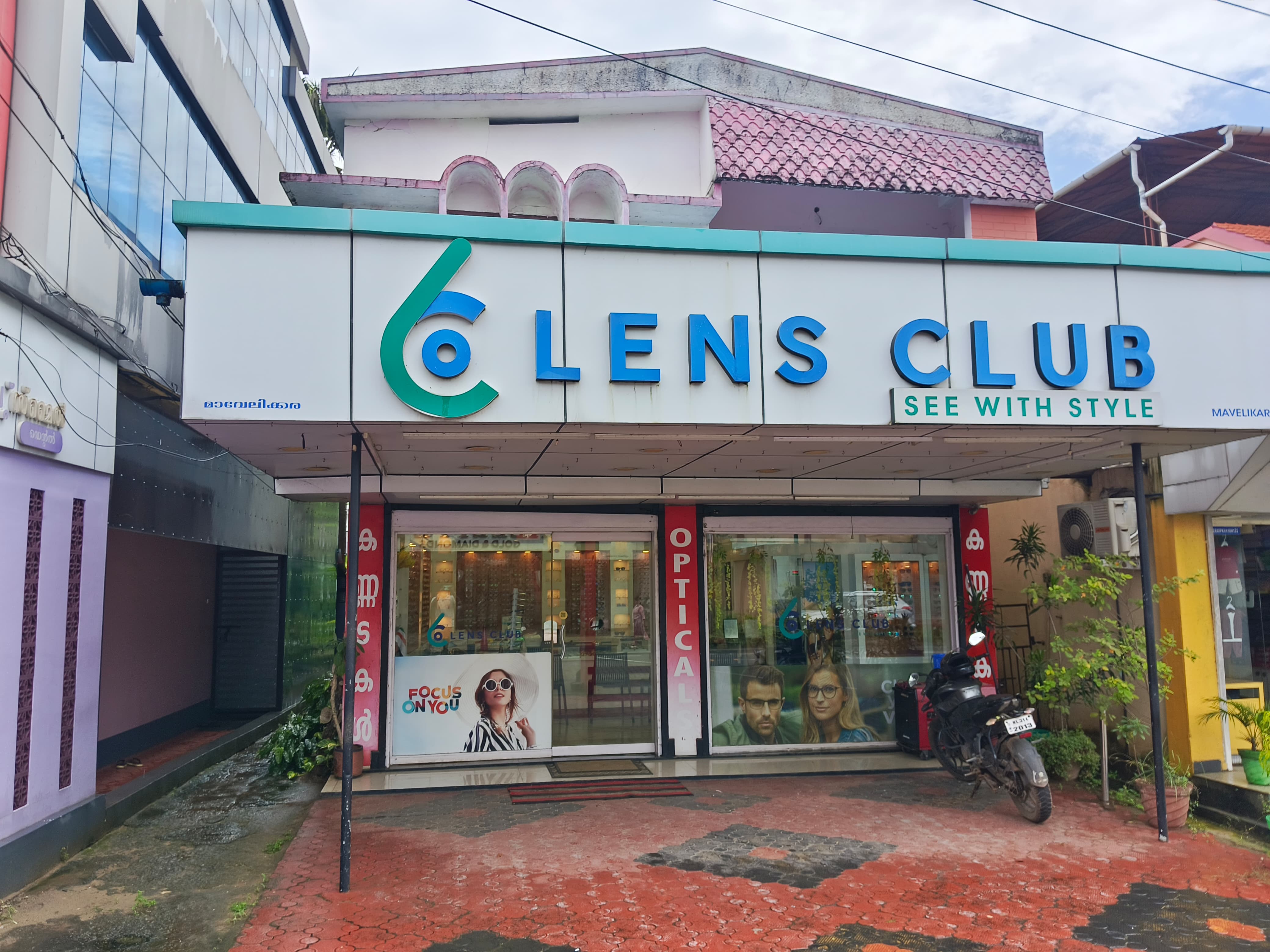 LENS CLUB
